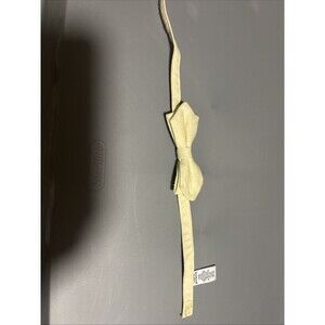 Janie and Jack Very Lite Yellow Or Cream Color  Bow Tie Size 2-5 Closure